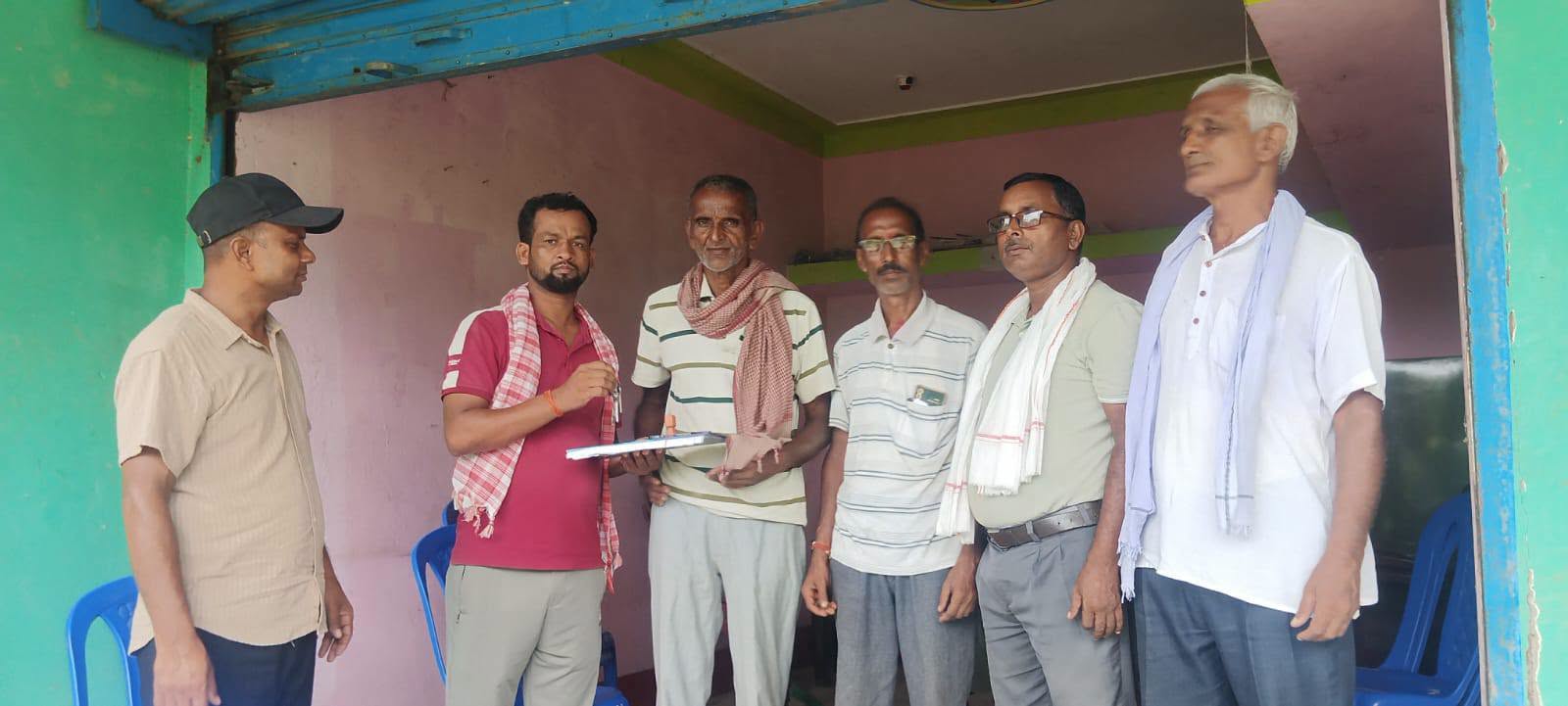 सखुवानन्कारकट्टीमा जसपा नेतृत्व हस्तान्तरण, पूर्व अध्यक्ष नागेन्द्र यादवद्वारा कार्यालयको साँचो र कागजात बुझाइयो